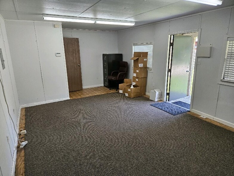 More Photos Of 251 Gonyo Ln, Richmond Office For Lease