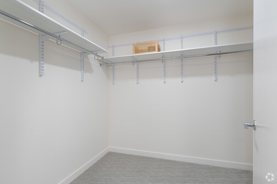 More Photos Of 1550 NW Naito Pky, Portland Apartments For Lease