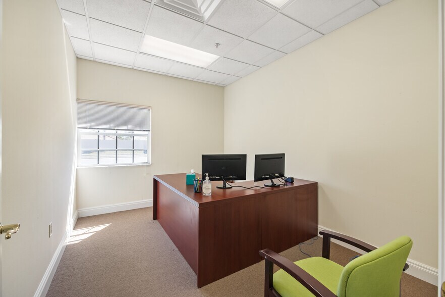More Photos Of 7100 S Beneva Rd, Sarasota Office For Lease