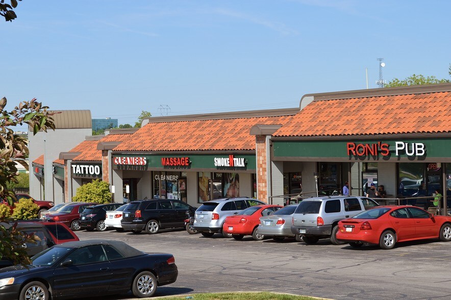 More Photos Of 7931-7967 E Frontage Rd, Overland Park Unknown For Lease