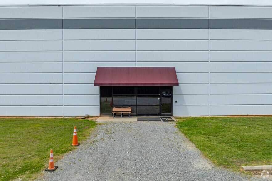 More Photos Of 6900 Morris Estate Dr, Charlotte Manufacturing For Lease