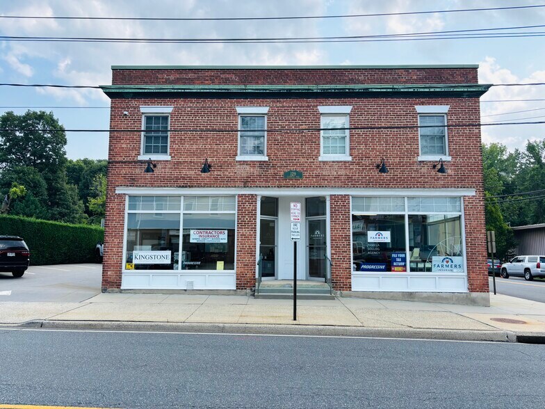 More Photos Of 129 Glenwood Rd, Glenwood Landing Freestanding For Lease