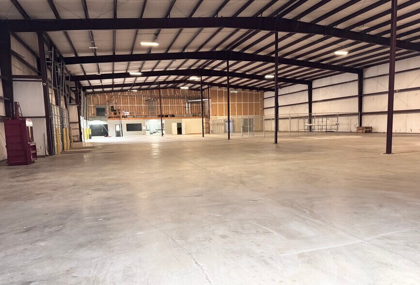 More Photos Of 3841 Ranch Road 620 S, Austin Showroom For Lease