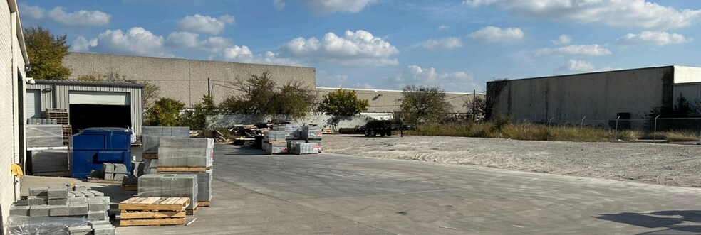 More Photos Of 2920 Industrial Ln, Garland Industrial For Lease