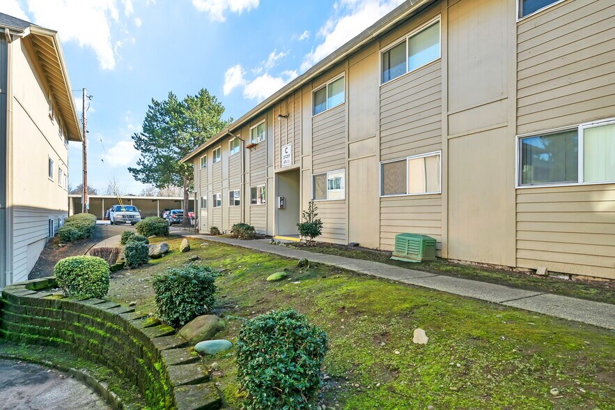 More Photos Of 17014-17062 NE Halsey St, Portland Apartments For Sale