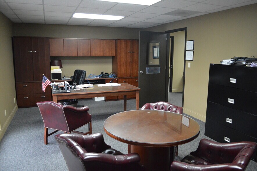 More Photos Of 264 Stapleton Rd, Cornelia Distribution For Lease