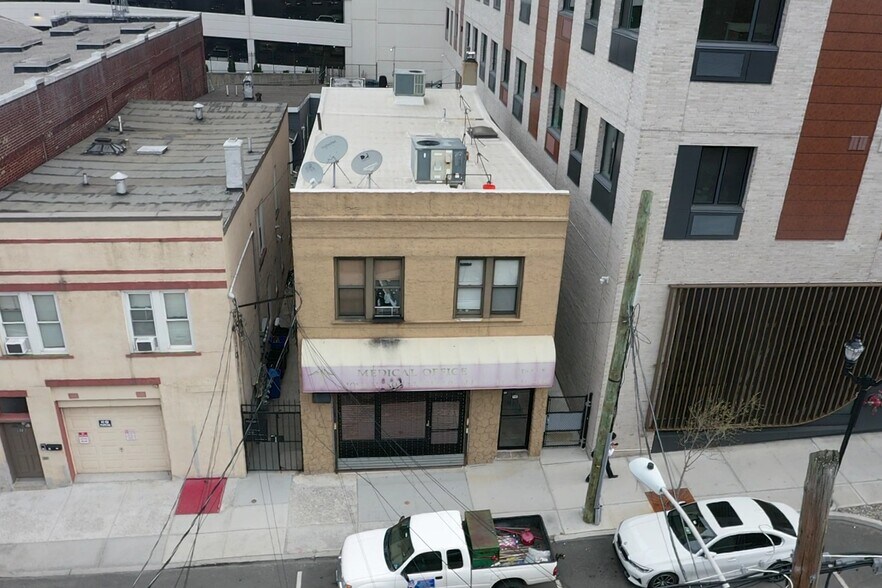 More Photos Of 516 51st St, West New York Office Residential For Lease