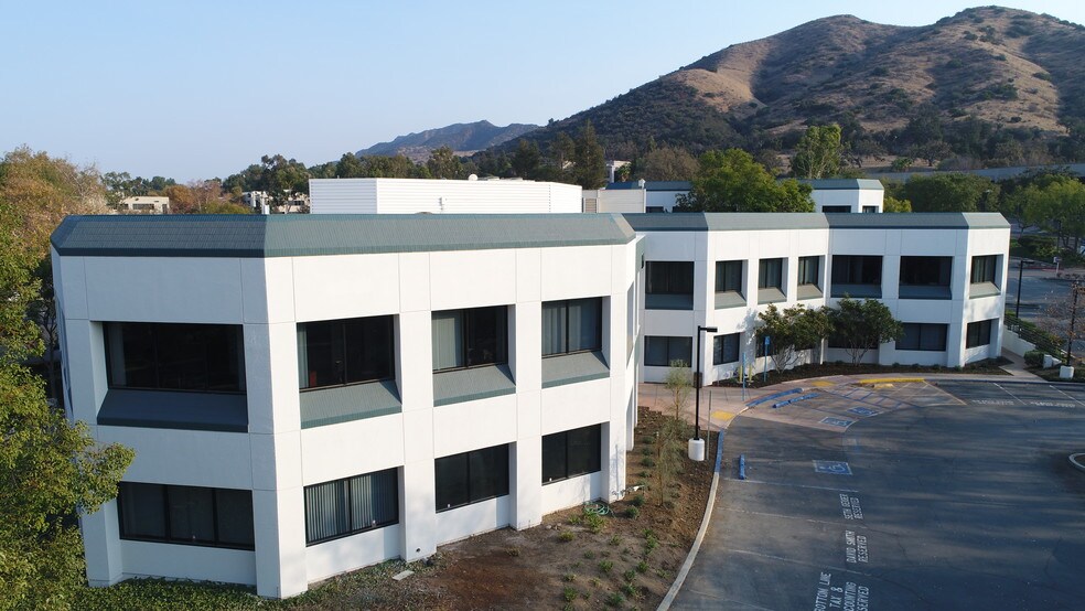 More Photos Of 31365 Oak Crest Dr, Westlake Village Office For Lease