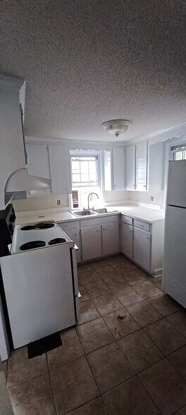 More Photos Of 2676 S Lake Dr, Lexington Office Residential For Lease