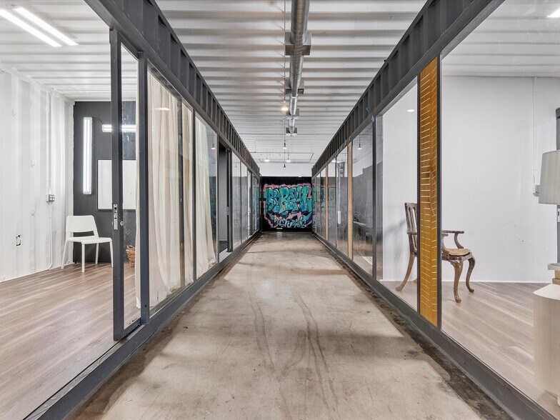 More Photos Of 251-253 NE 69th St, Miami Warehouse For Lease