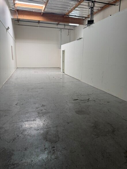 More Photos Of 5635 Riggins Ct, Reno Warehouse For Lease