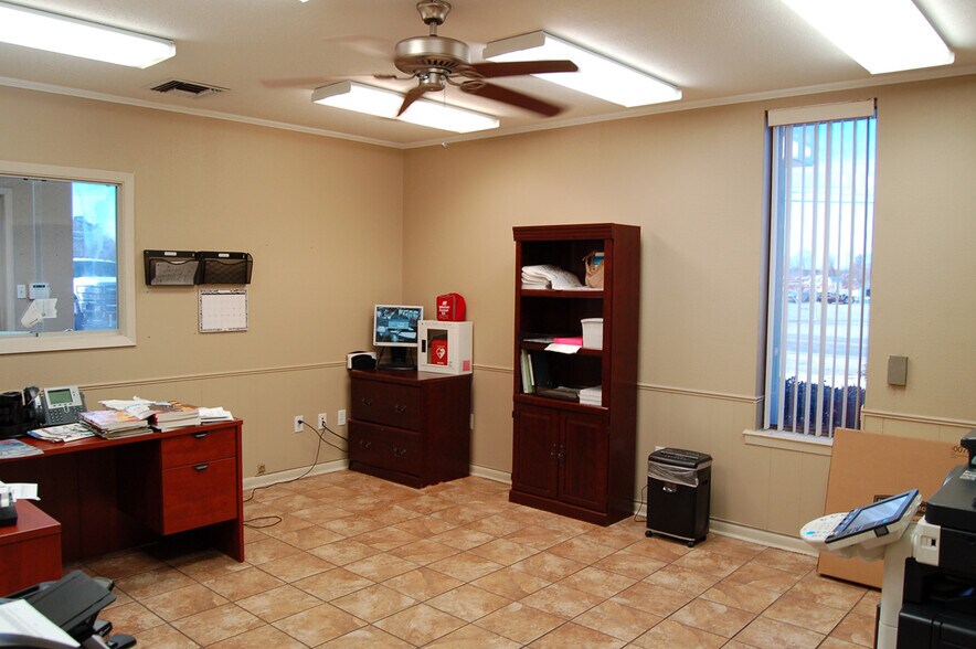 More Photos Of 3245 Stagecoach Rd, Keithville Warehouse For Sale