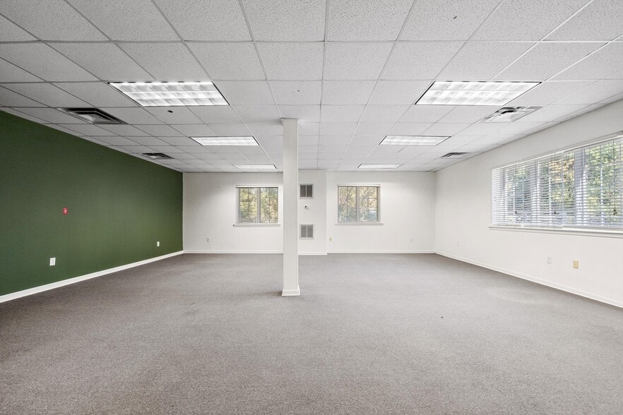 More Photos Of 225 E Pall Mall St, Winchester Flex For Sale