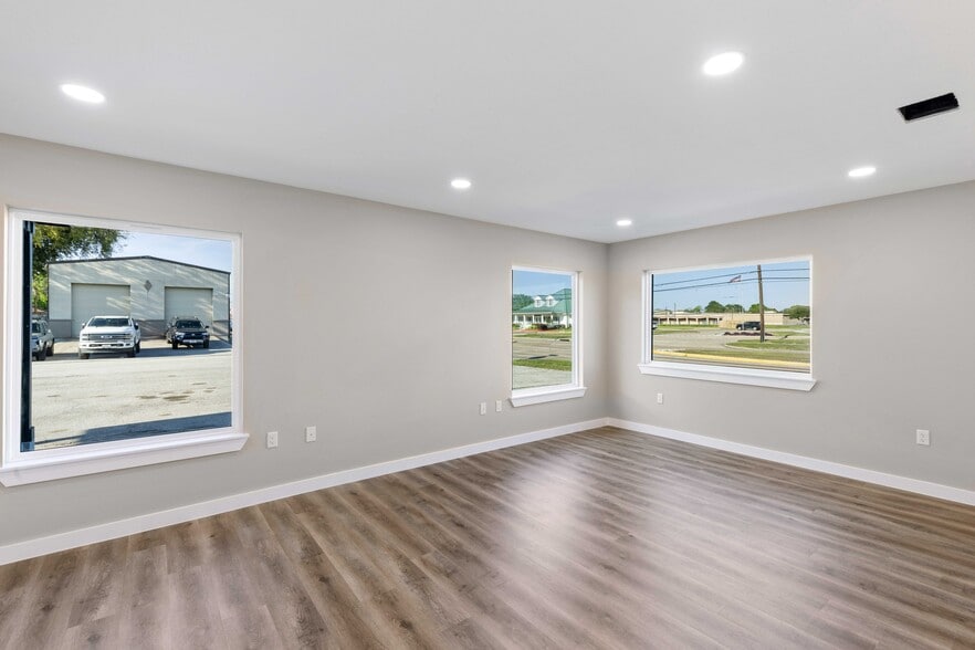 More Photos Of 4650 Center St, Deer Park Office For Lease