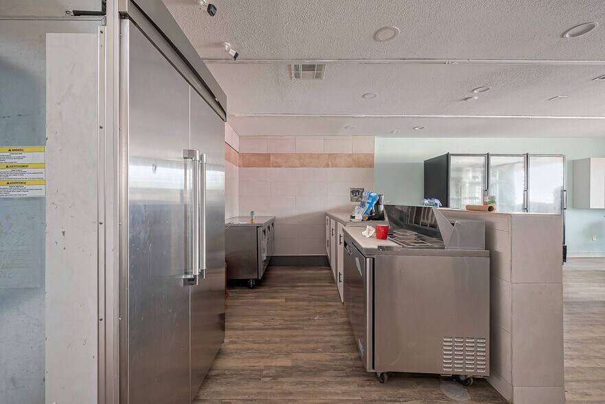 More Photos Of 500-509 Uvalde Rd, Houston Storefront Retail Office For Lease