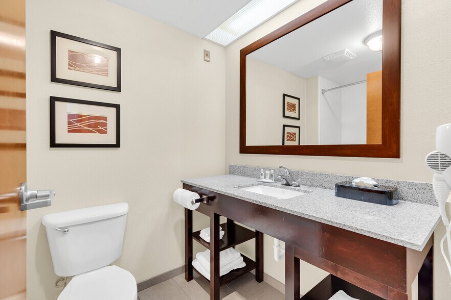 More Photos Of 400 E International Speedway Blvd, Deland Hotel For Sale