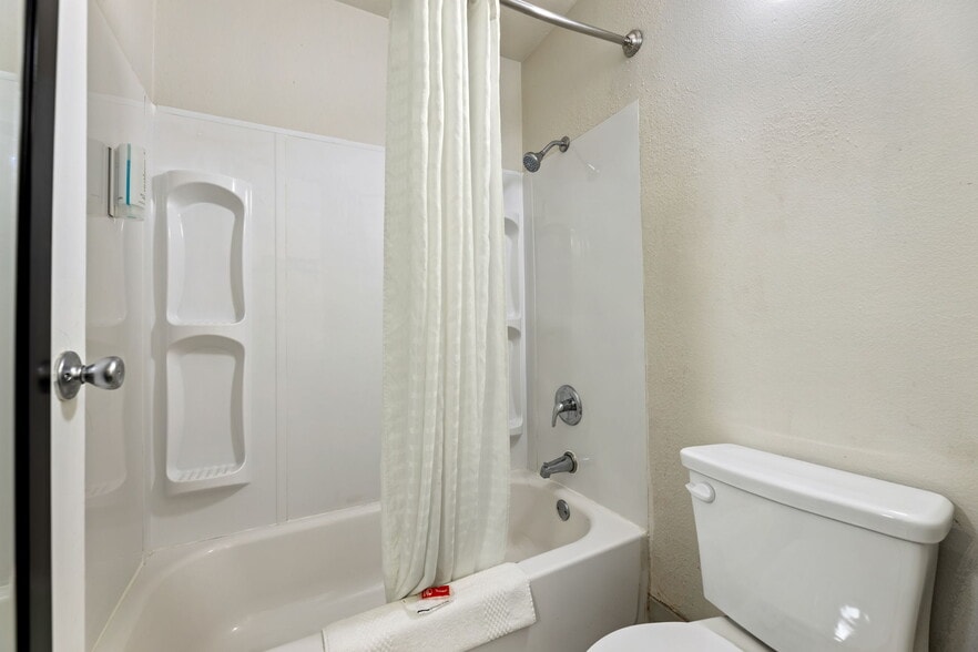 More Photos Of 108 FM 1821, Mineral Wells Hotel For Sale