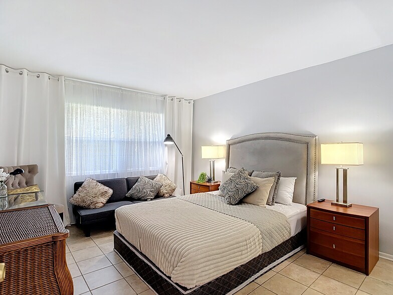 More Photos Of 139 SE Jefferson Cir N, Saint Petersburg Apartments For Sale