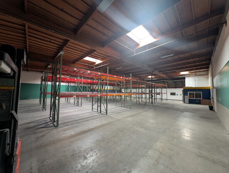 More Photos Of 1521 W Pomona Rd, Corona Manufacturing For Lease