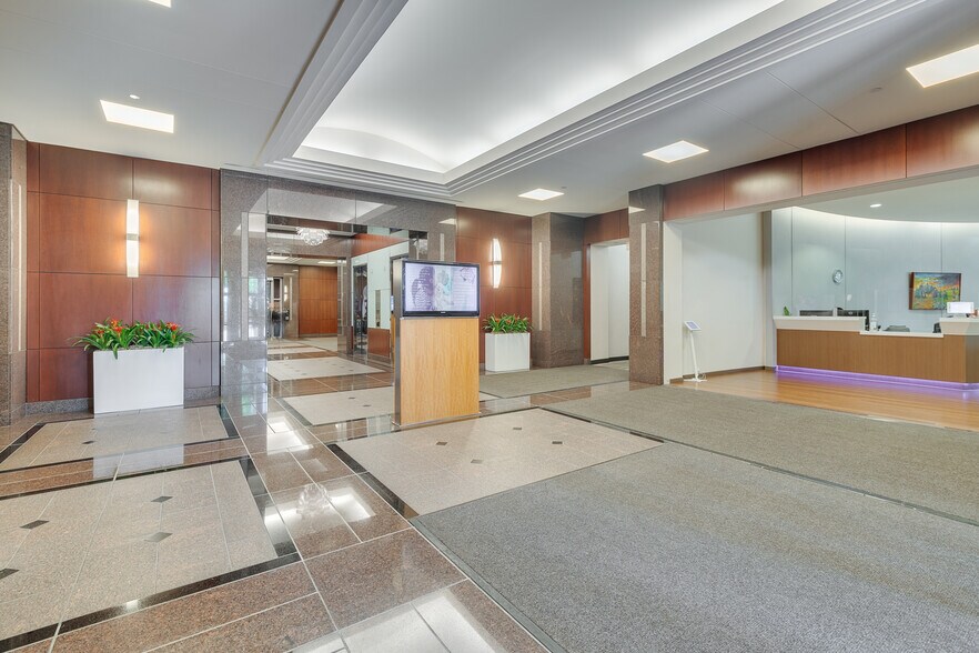 More Photos Of 919 Hidden Ridge Dr, Irving Office For Lease