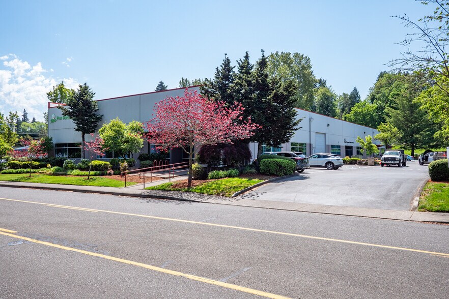More Photos Of 4382 SE International Way, Milwaukie Flex For Sale