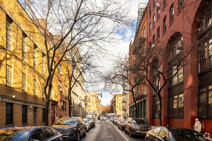 More Photos Of 150 Thompson St, New York Apartments For Lease