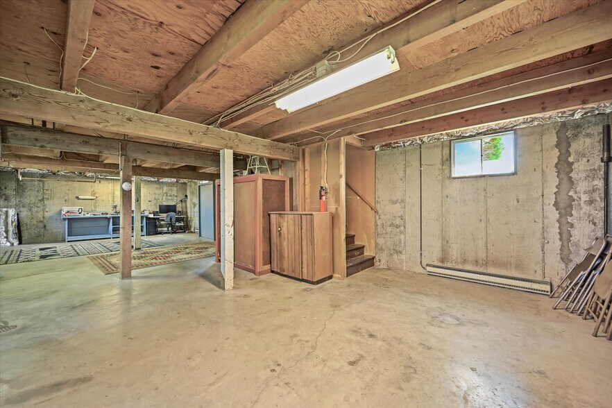 More Photos Of 1335 S Kio St, Watkins Veterinarian Kennel For Sale