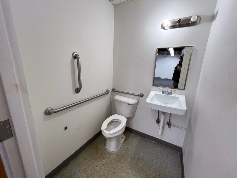 More Photos Of 2177-2181 W Broad St, Athens Freestanding For Lease