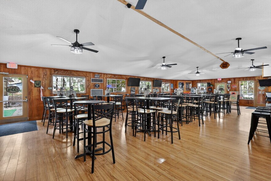 More Photos Of 2396 N Country Road 470, Lake Panasoffkee General Retail For Sale