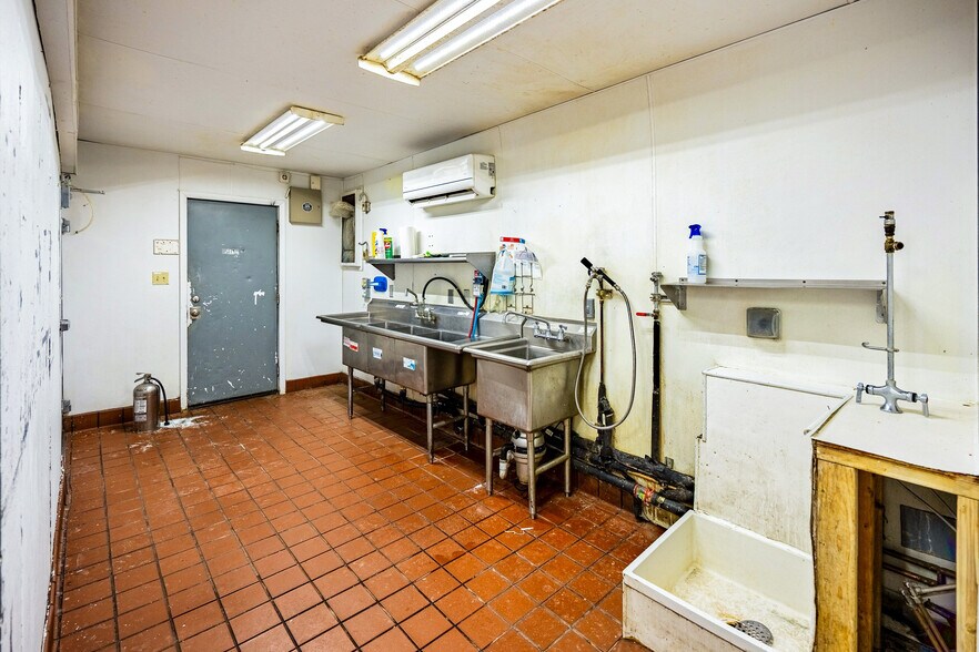 More Photos Of 1457 South St, Wheatland Fast Food For Lease