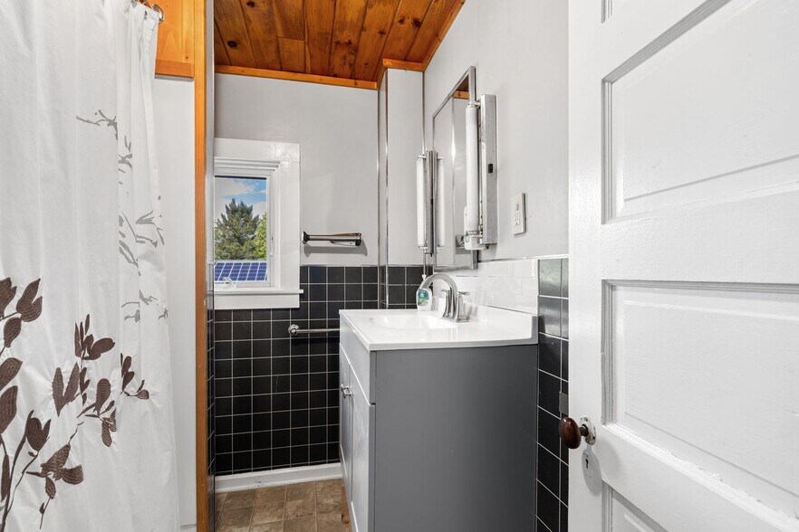 More Photos Of 1769 NY-73, Keene Valley Flex For Sale