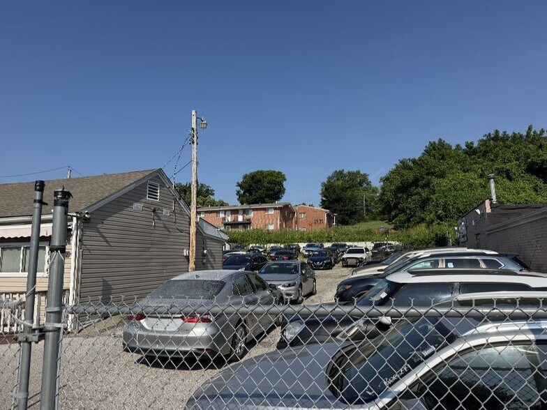 More Photos Of 8827 N Broadway, Saint Louis Freestanding For Lease