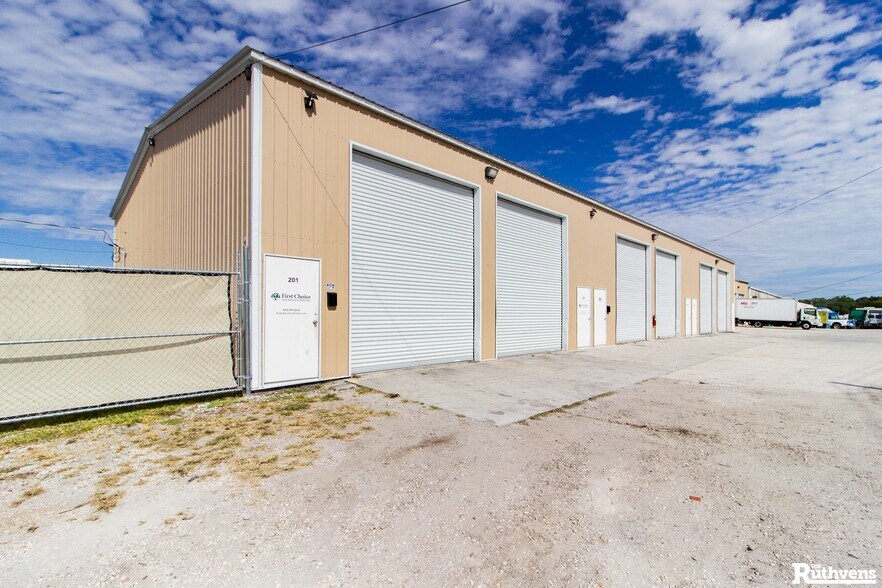 More Photos Of 1704 S Combee Rd, Lakeland Warehouse For Lease