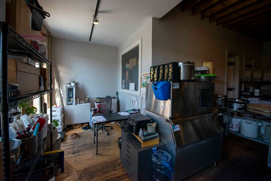 More Photos Of 1829 W Chicago Ave, Chicago Storefront Retail Residential For Lease