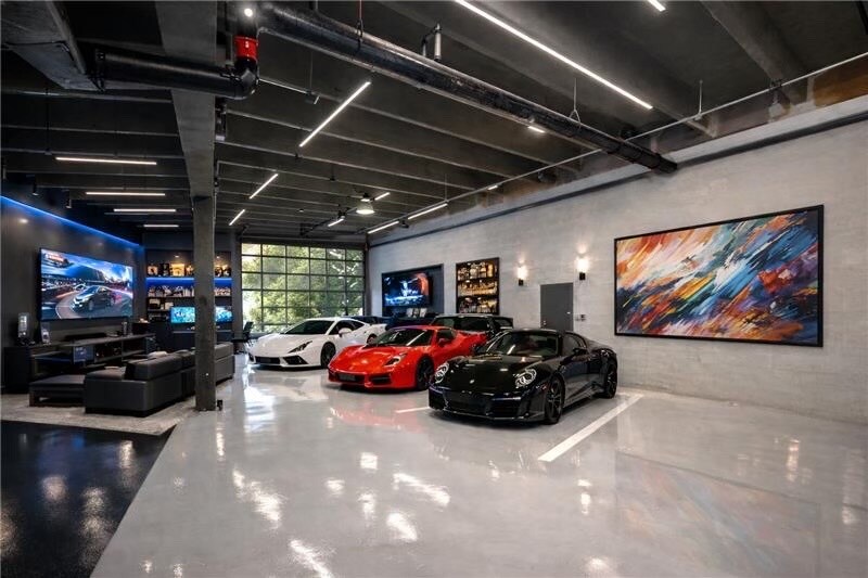 More Photos Of 2261-2299 NE 164th St, Aventura Warehouse For Lease