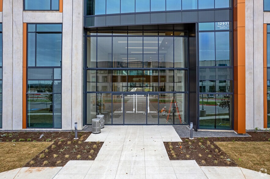 More Photos Of Parmer 5.1, Austin Unknown For Lease