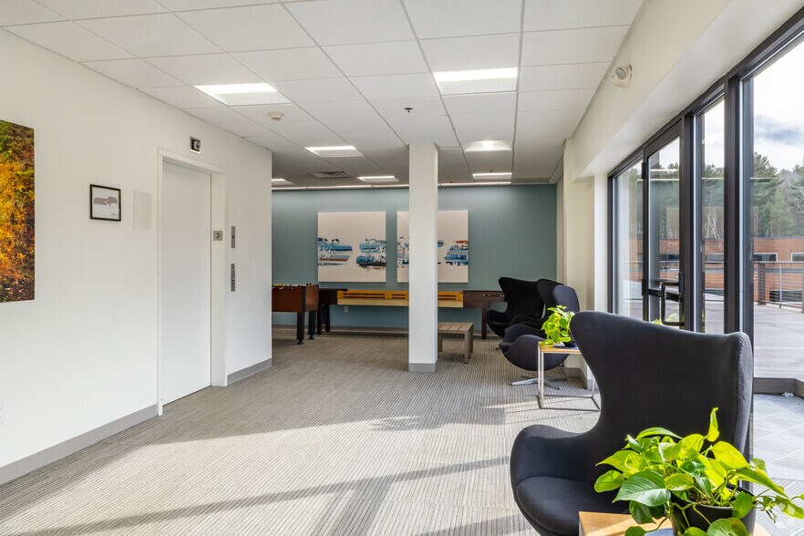 More Photos Of 118 Turnpike Rd, Southborough Office For Lease