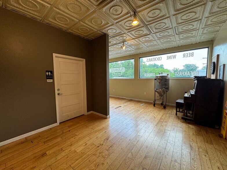 More Photos Of 115 S Main St, Chelsea Storefront Retail Office For Lease