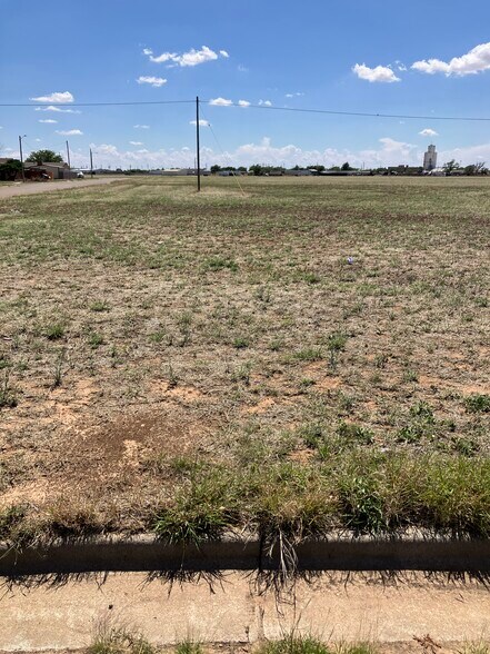 More Photos Of 1100-1200 W 31st St, Plainview Land For Sale