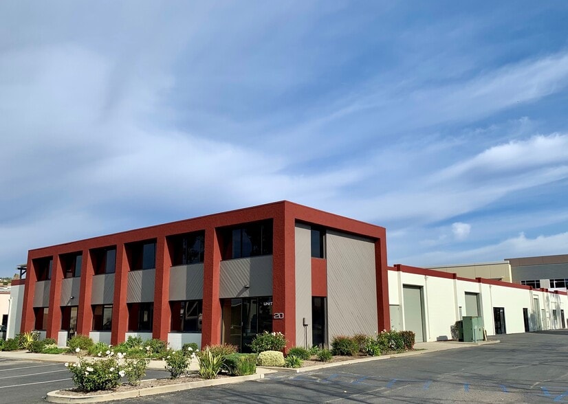 More Photos Of 20 N Aviador St, Camarillo Warehouse For Lease
