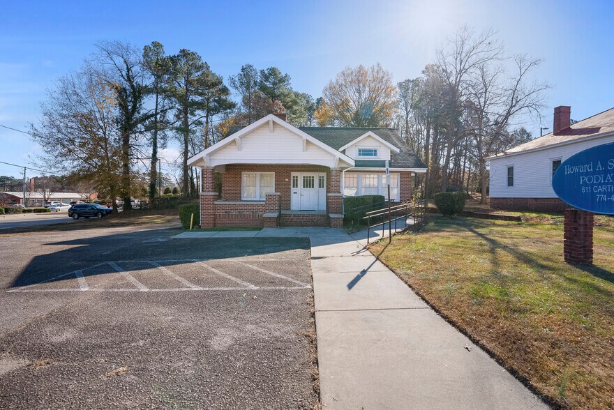 More Photos Of 611 Carthage St, Sanford Medical For Lease