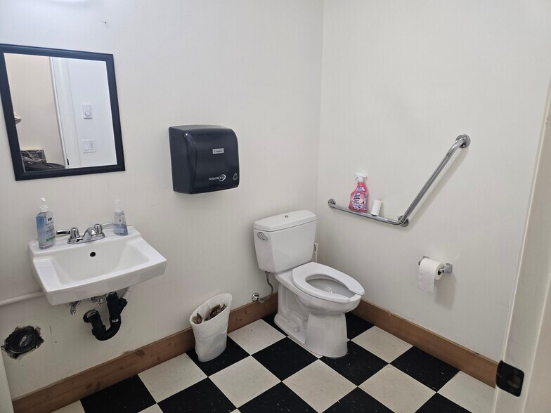 More Photos Of 6039 196 St, Surrey Showroom For Sale