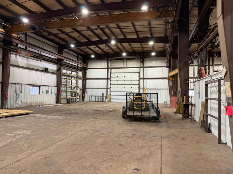 More Photos Of 195 Wendt Dr, Waupaca Warehouse For Lease