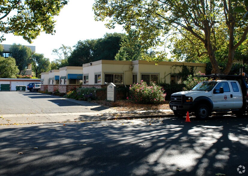 Primary Photo Of 170 Sotoyome St, Santa Rosa Medical For Sale