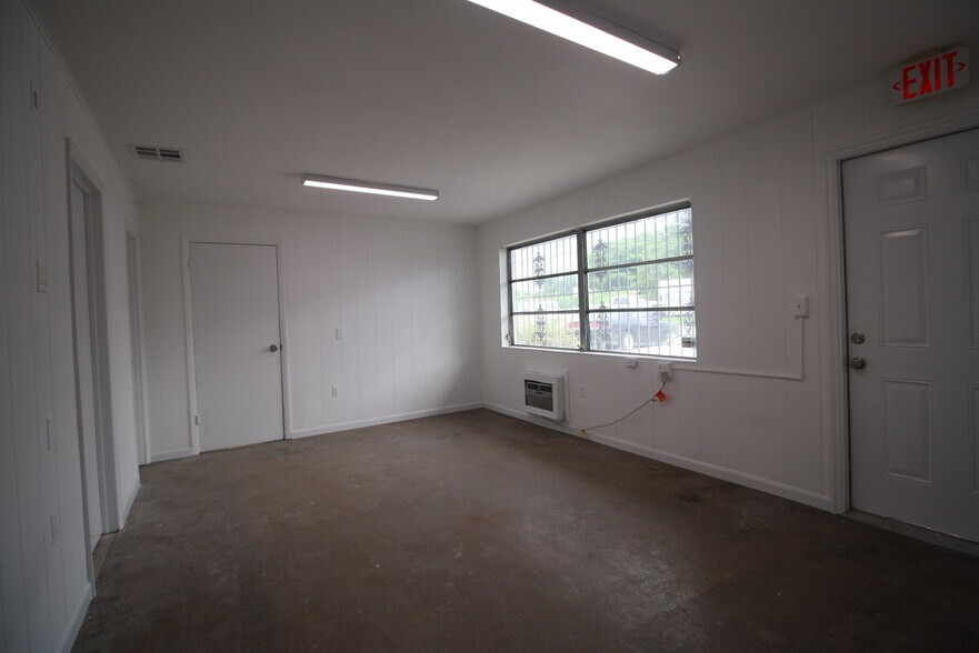 More Photos Of 2324 SW 56th Ter, Hollywood Light Manufacturing For Lease