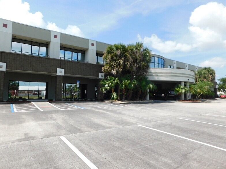 More Photos Of 95 Bulldog Blvd, Melbourne Medical For Lease