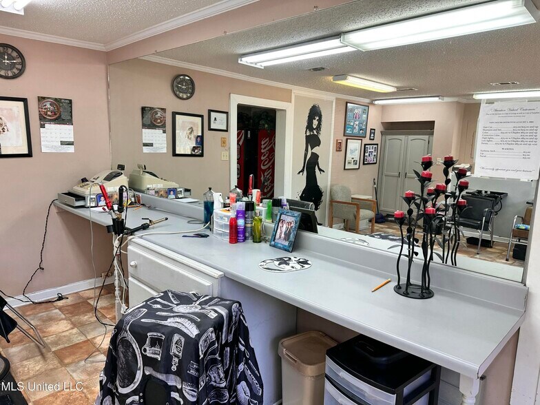 More Photos Of 415 Old Pass Rd, Long Beach Freestanding For Sale