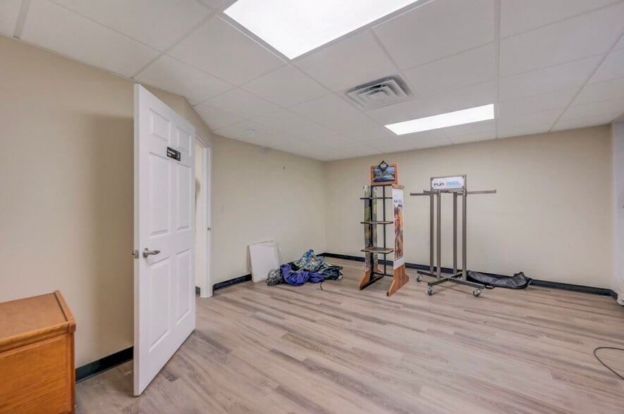 More Photos Of 116-120 Monahan Ave, Dunmore Flex For Lease