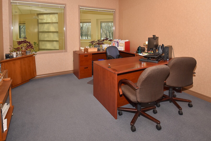 More Photos Of 755 Winding Brook Dr, Glastonbury Office For Sale