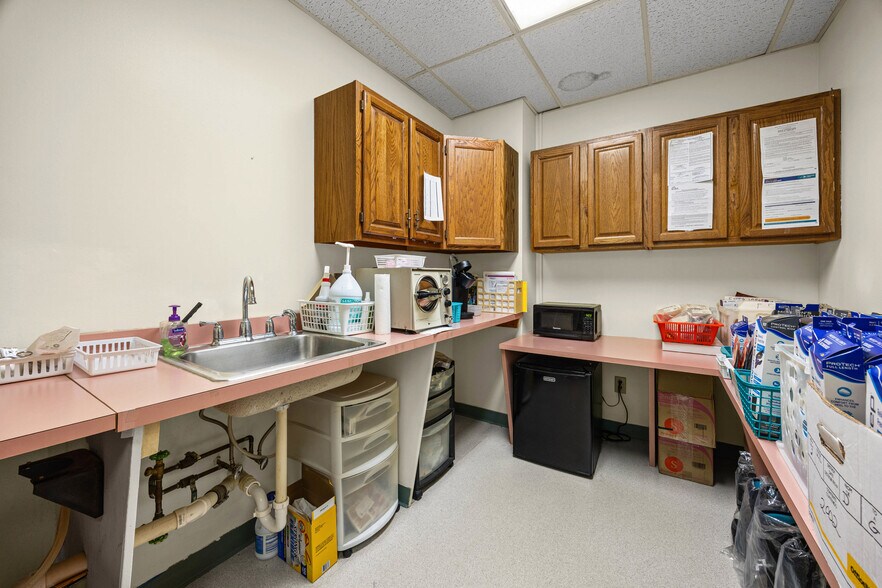 More Photos Of 61E Monroe Ave, Pittsford Medical For Sale